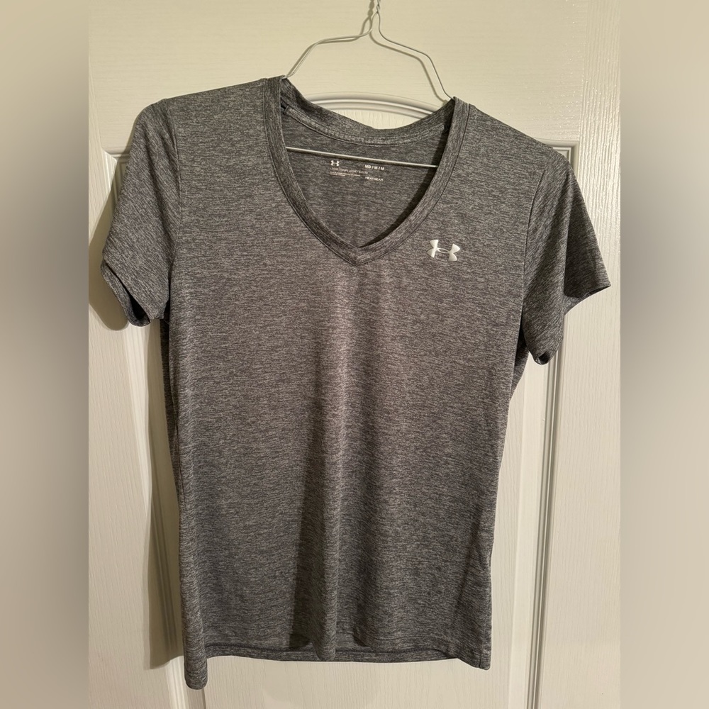 Women’s Under Armour tee shirt medium